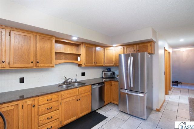 1002 Oak Terrace Drive, North Mankato, MN 56003