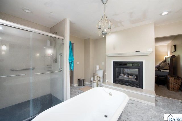 1002 Oak Terrace Drive, North Mankato, MN 56003