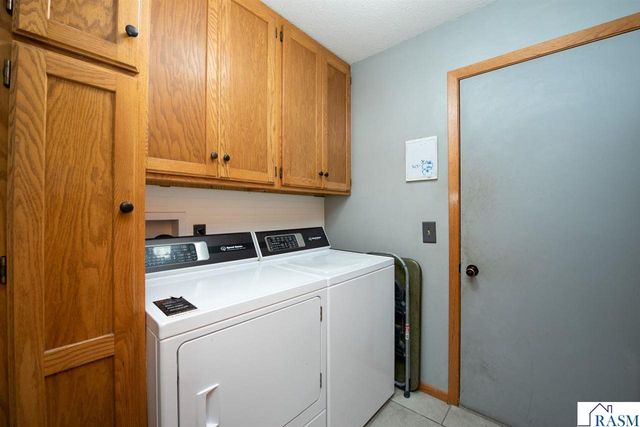 1002 Oak Terrace Drive, North Mankato, MN 56003