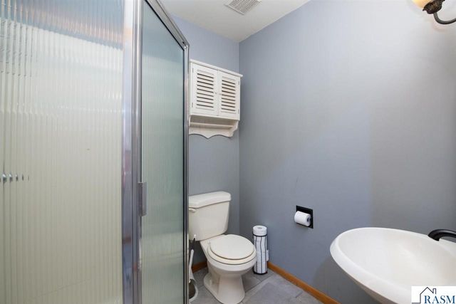 1002 Oak Terrace Drive, North Mankato, MN 56003