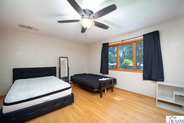 1002 Oak Terrace Drive, North Mankato, MN 56003