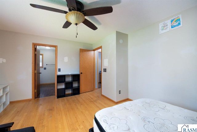 1002 Oak Terrace Drive, North Mankato, MN 56003