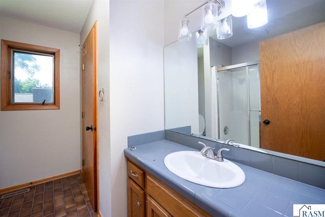 1002 Oak Terrace Drive, North Mankato, MN 56003