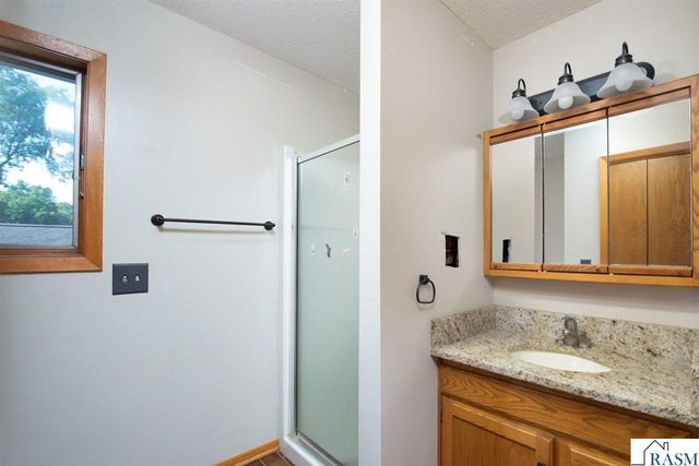 1002 Oak Terrace Drive, North Mankato, MN 56003