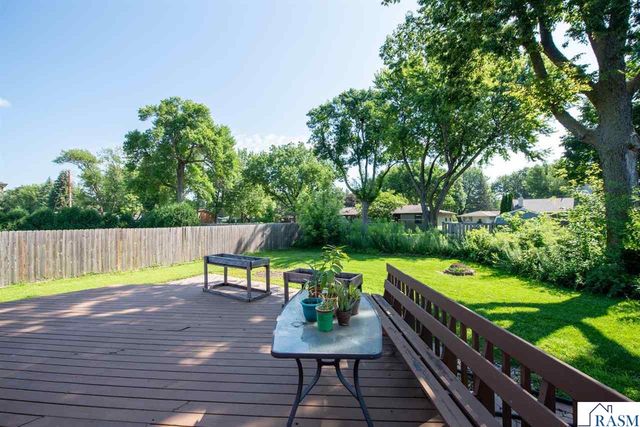 1002 Oak Terrace Drive, North Mankato, MN 56003