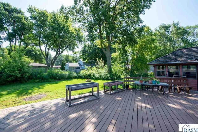 1002 Oak Terrace Drive, North Mankato, MN 56003