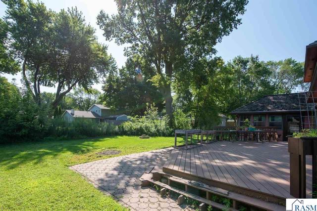 1002 Oak Terrace Drive, North Mankato, MN 56003