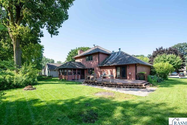 1002 Oak Terrace Drive, North Mankato, MN 56003