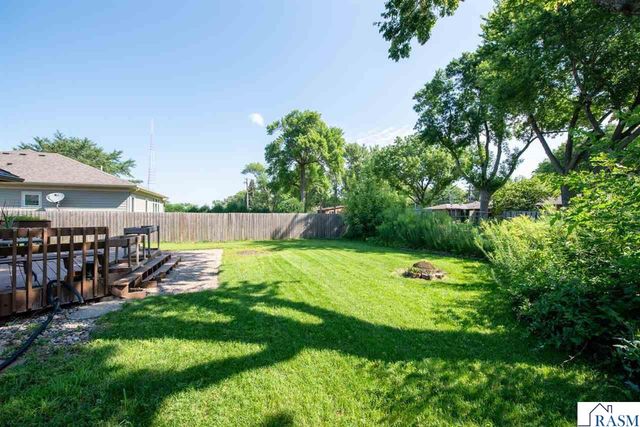 1002 Oak Terrace Drive, North Mankato, MN 56003