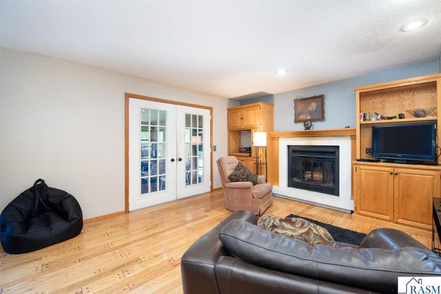 1002 Oak Terrace Drive, North Mankato, MN 56003