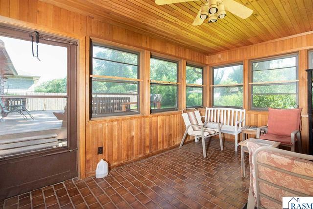 1002 Oak Terrace Drive, North Mankato, MN 56003