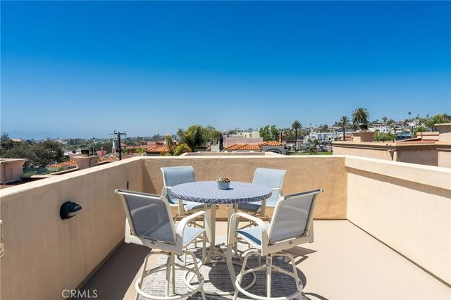 710 11th Street, Hermosa Beach, CA 90254