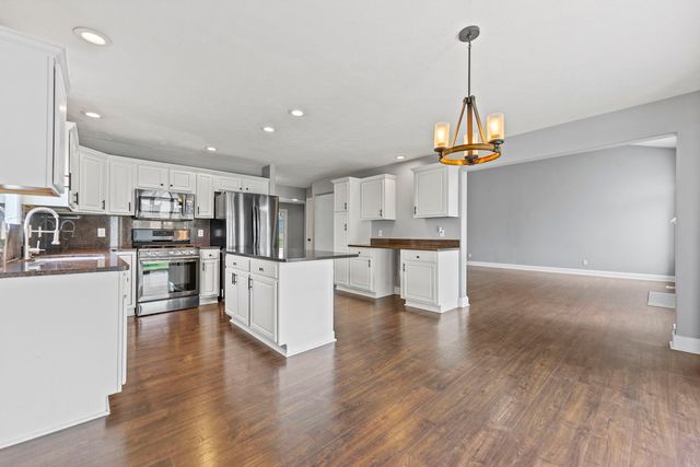 1924 Prestwold Place, Machesney Park, IL 61115