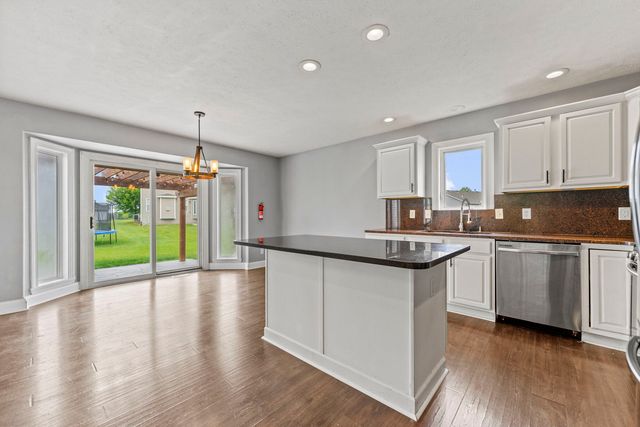 1924 Prestwold Place, Machesney Park, IL 61115
