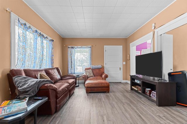 242 W 14TH AVENUE, Oshkosh, WI 54902