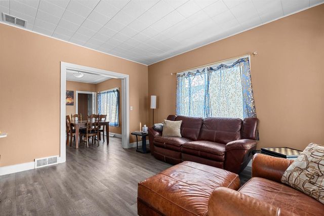 242 W 14TH AVENUE, Oshkosh, WI 54902