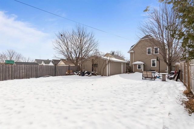 242 W 14TH AVENUE, Oshkosh, WI 54902