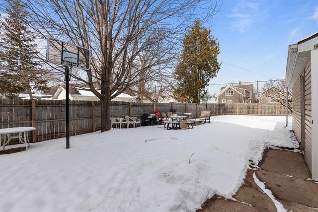 242 W 14TH AVENUE, Oshkosh, WI 54902