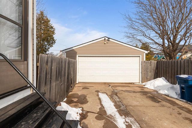 242 W 14TH AVENUE, Oshkosh, WI 54902