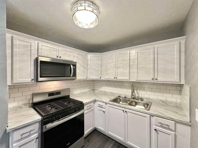 923 SW 35th St, Lawton, OK 73505