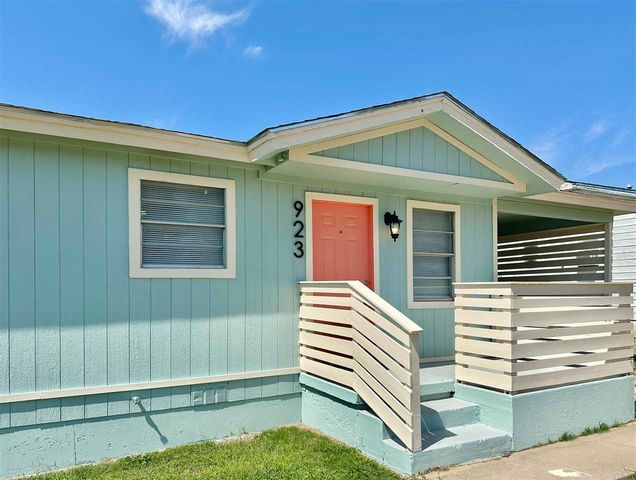 923 SW 35th St, Lawton, OK 73505