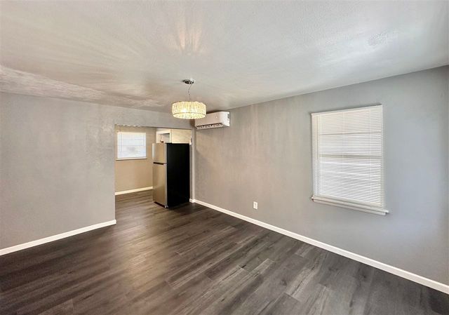 923 SW 35th St, Lawton, OK 73505