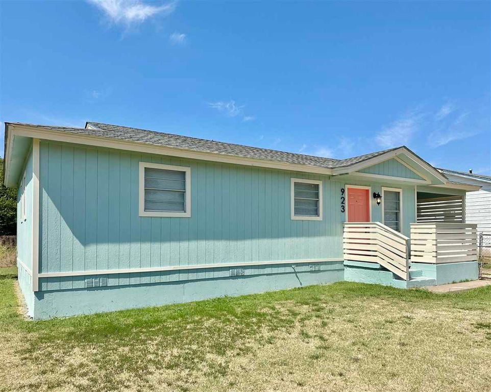 923 SW 35th St, Lawton, OK 73505