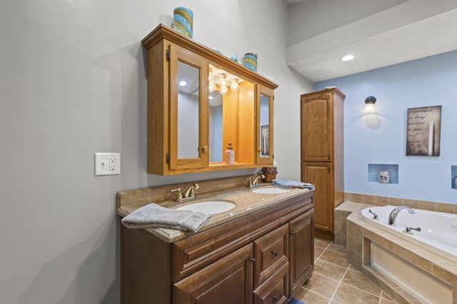 91 Canyon Villa Drive, Hebron, OH 43025