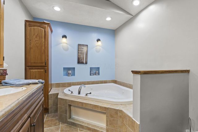 91 Canyon Villa Drive, Hebron, OH 43025
