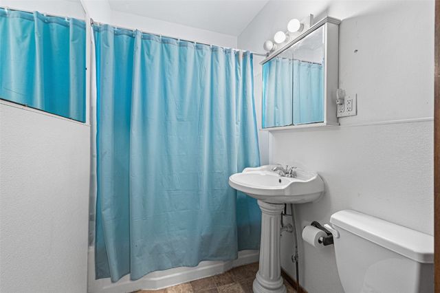 440 Roberts Ferry Road, Tiffin, IA 52340