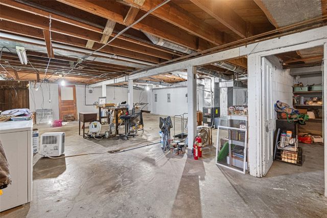 440 Roberts Ferry Road, Tiffin, IA 52340