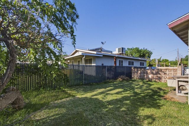 1847 W 8th, Merced, CA 95341