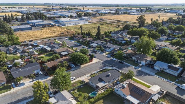 1847 W 8th, Merced, CA 95341