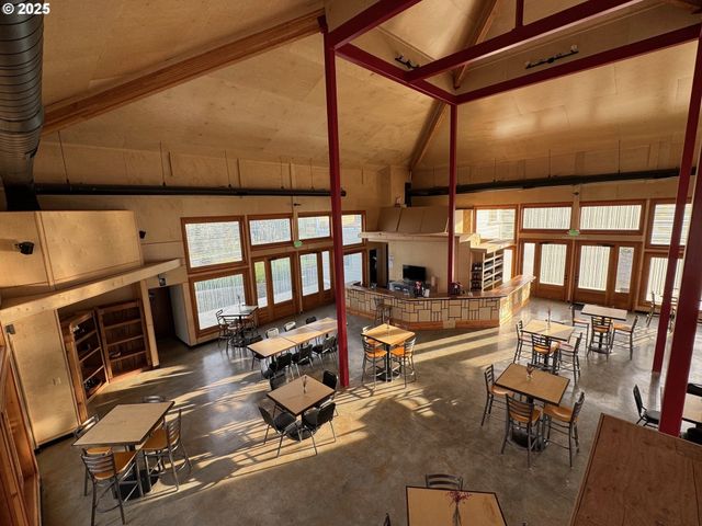 9664 Ne FOX FARM Rd, Dundee, OR 97115