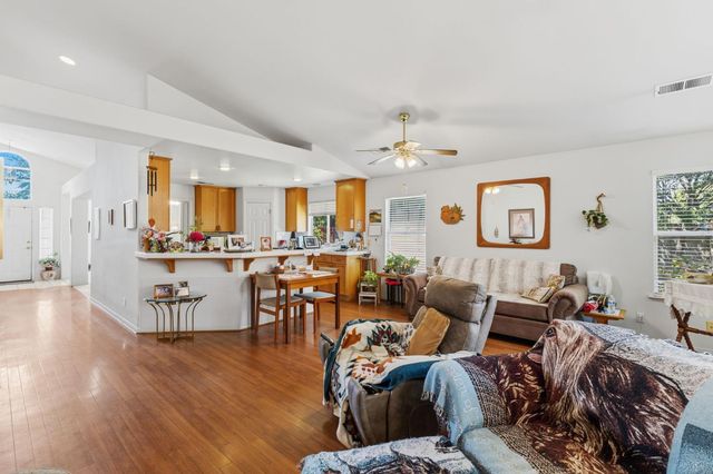7490 N Hayston Avenue, Fresno, CA 93720