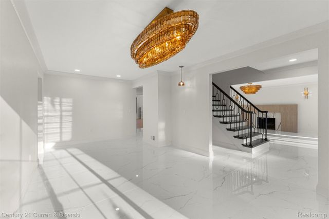 2211 Golfview Drive, Dearborn, MI 48128