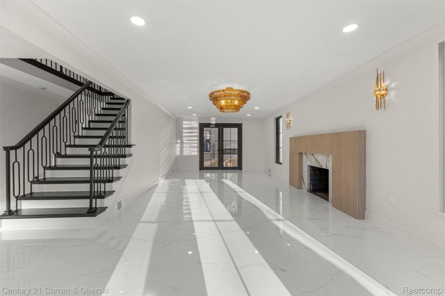 2211 Golfview Drive, Dearborn, MI 48128