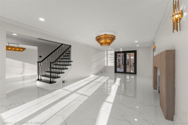 2211 Golfview Drive, Dearborn, MI 48128