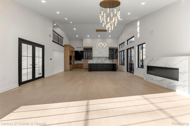 2211 Golfview Drive, Dearborn, MI 48128