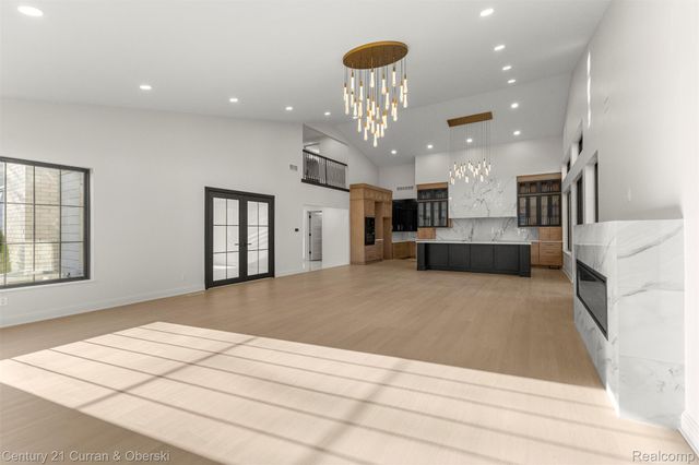 2211 Golfview Drive, Dearborn, MI 48128