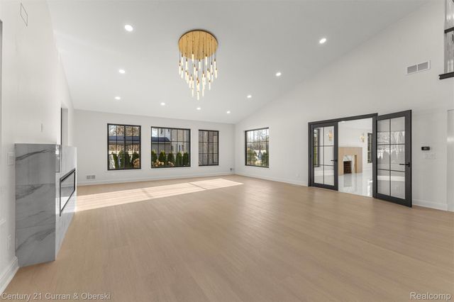 2211 Golfview Drive, Dearborn, MI 48128