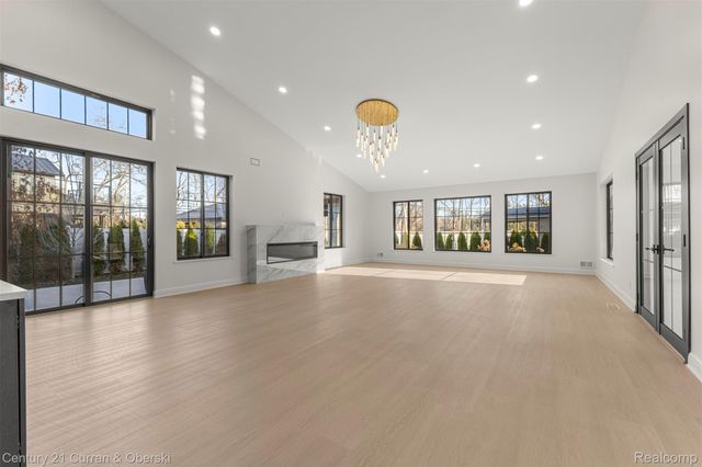 2211 Golfview Drive, Dearborn, MI 48128