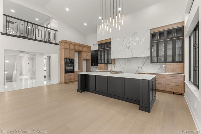 2211 Golfview Drive, Dearborn, MI 48128