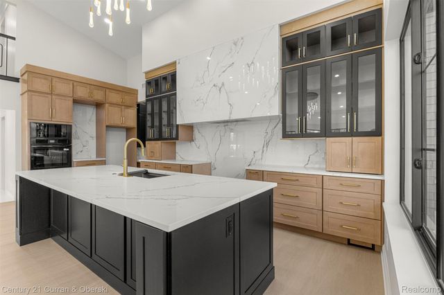 2211 Golfview Drive, Dearborn, MI 48128