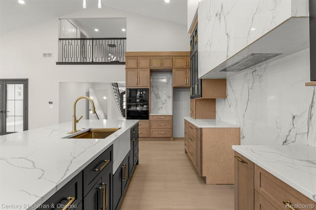 2211 Golfview Drive, Dearborn, MI 48128