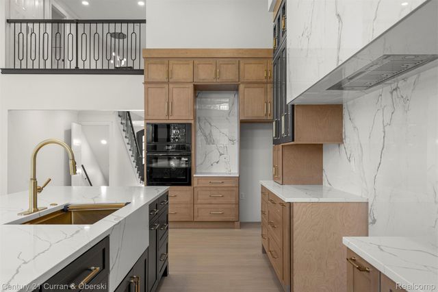 2211 Golfview Drive, Dearborn, MI 48128