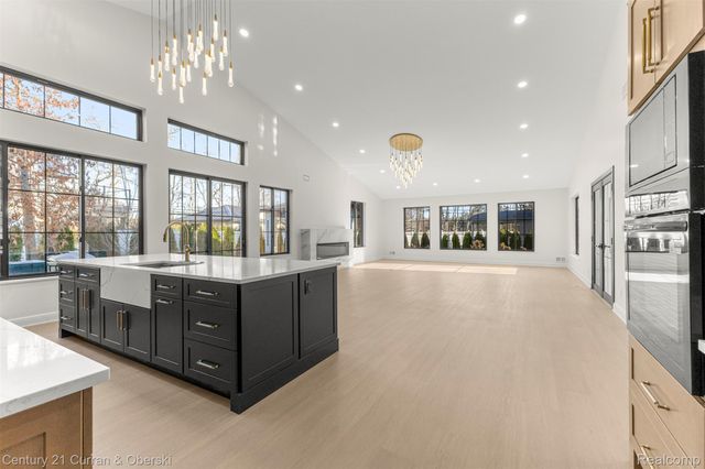 2211 Golfview Drive, Dearborn, MI 48128