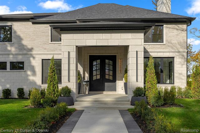 2211 Golfview Drive, Dearborn, MI 48128