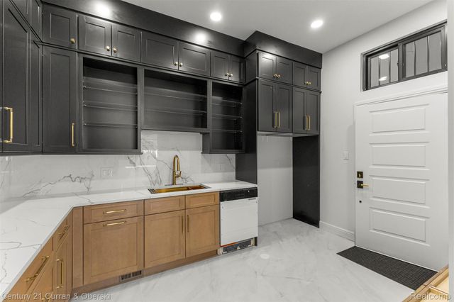 2211 Golfview Drive, Dearborn, MI 48128