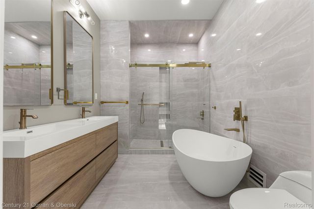 2211 Golfview Drive, Dearborn, MI 48128